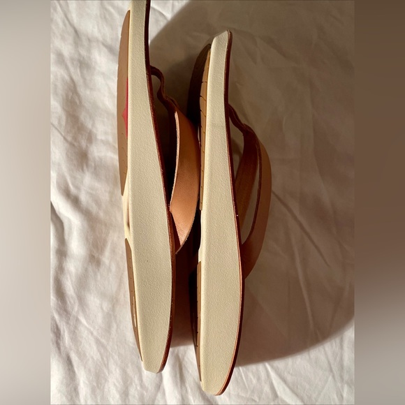 Olukai Honu Womens Beige Thong Flip Flops Sandals Size 7 - Picture 3 of 7